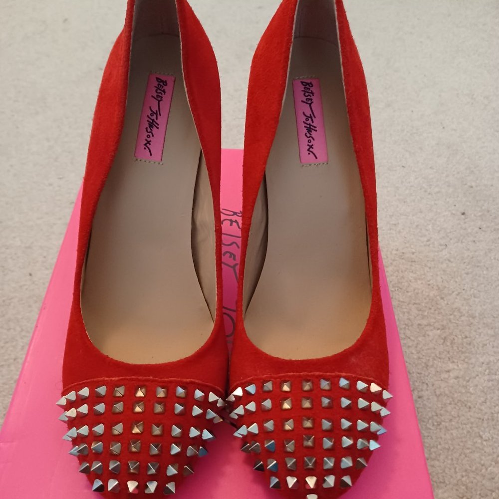 Betsy Johnson GGENA Pumps